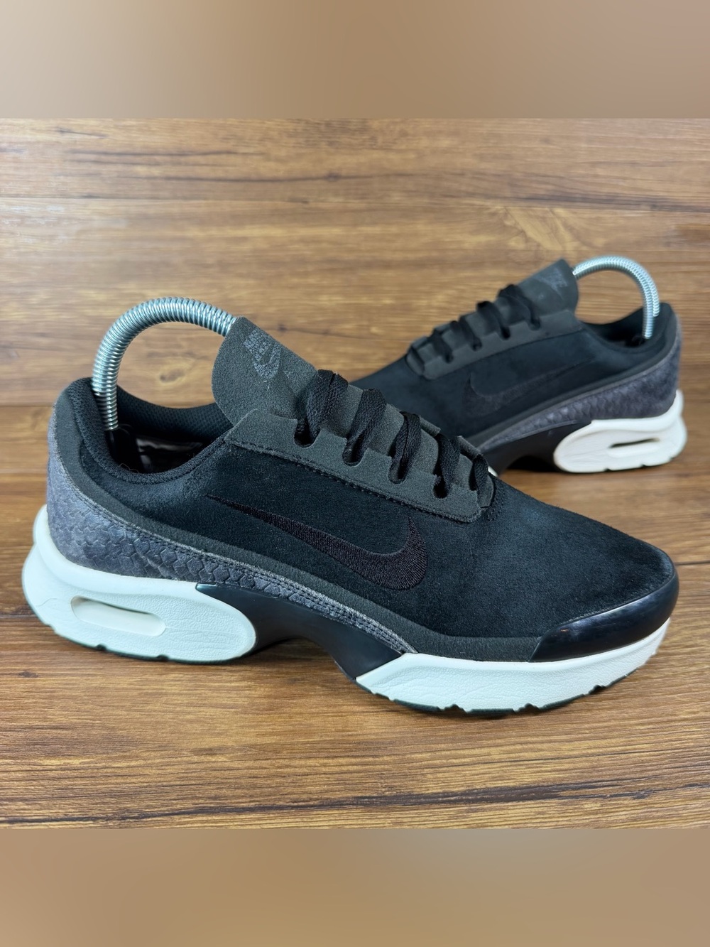 Nike Air Max Jewell Suede Sneakers Women’s Size 8 Shoes